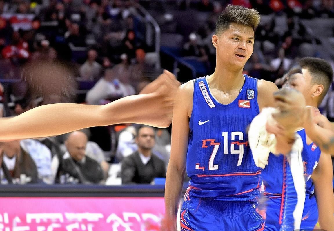 泰伦·卢如何重塑洛杉矶快船队：独特的阵容构建与战术体系驱动季后赛表现